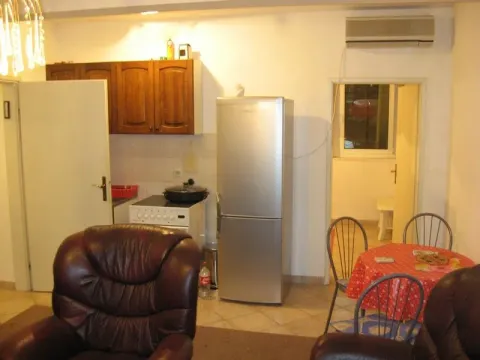 Prodaja, trosoban stan, 50m², Budva, Crna Gora - image 4