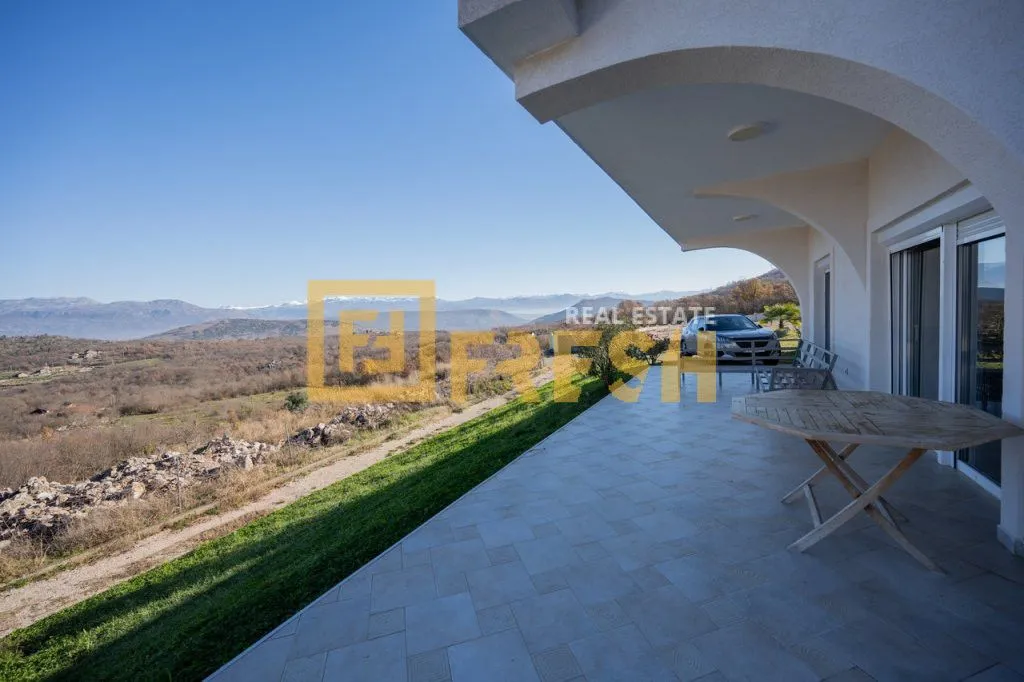 Prodaja, kuća, 250m², Ostalo, Podgorica