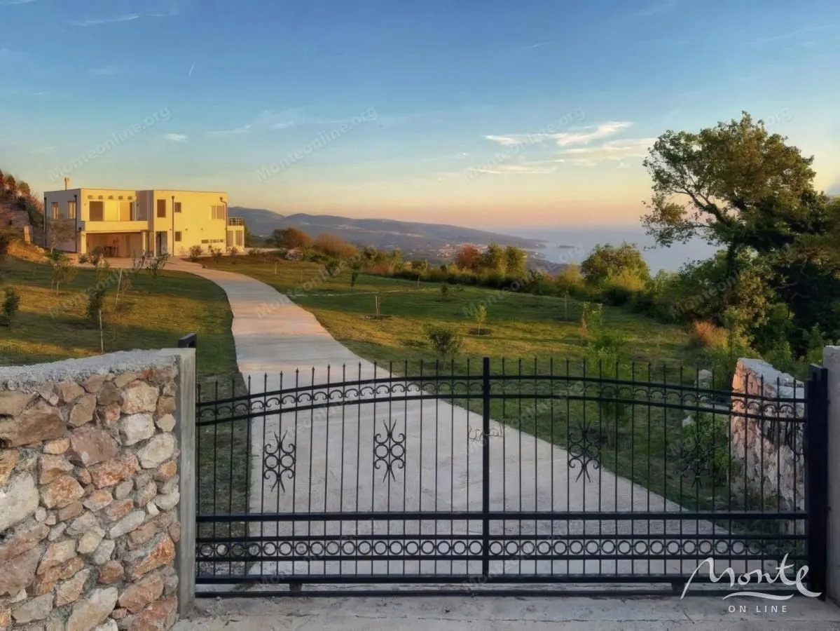 Prodaja, kuća, 240m², Dobre Vode, Bar
