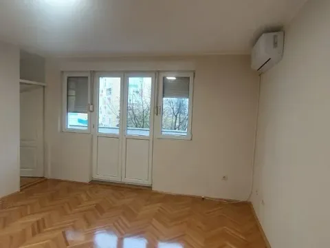 Izdavanje, poslovni prostor, 89m², Centar, Podgorica - image 13