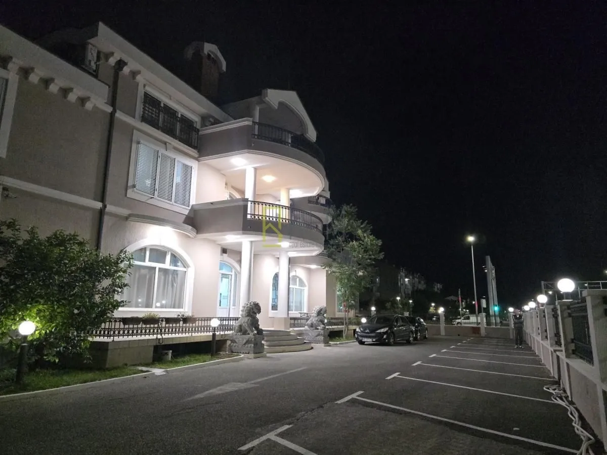 Rent, house, 500m², Stari Aerodrom, Podgorica