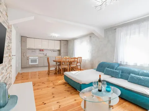 Izdavanje, dvosoban stan, 70m², Dumidran, Tivat - image 11