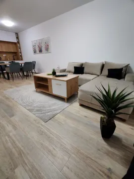 Prostrani dnevni boravak povezan sa trpezarijom. - image 6