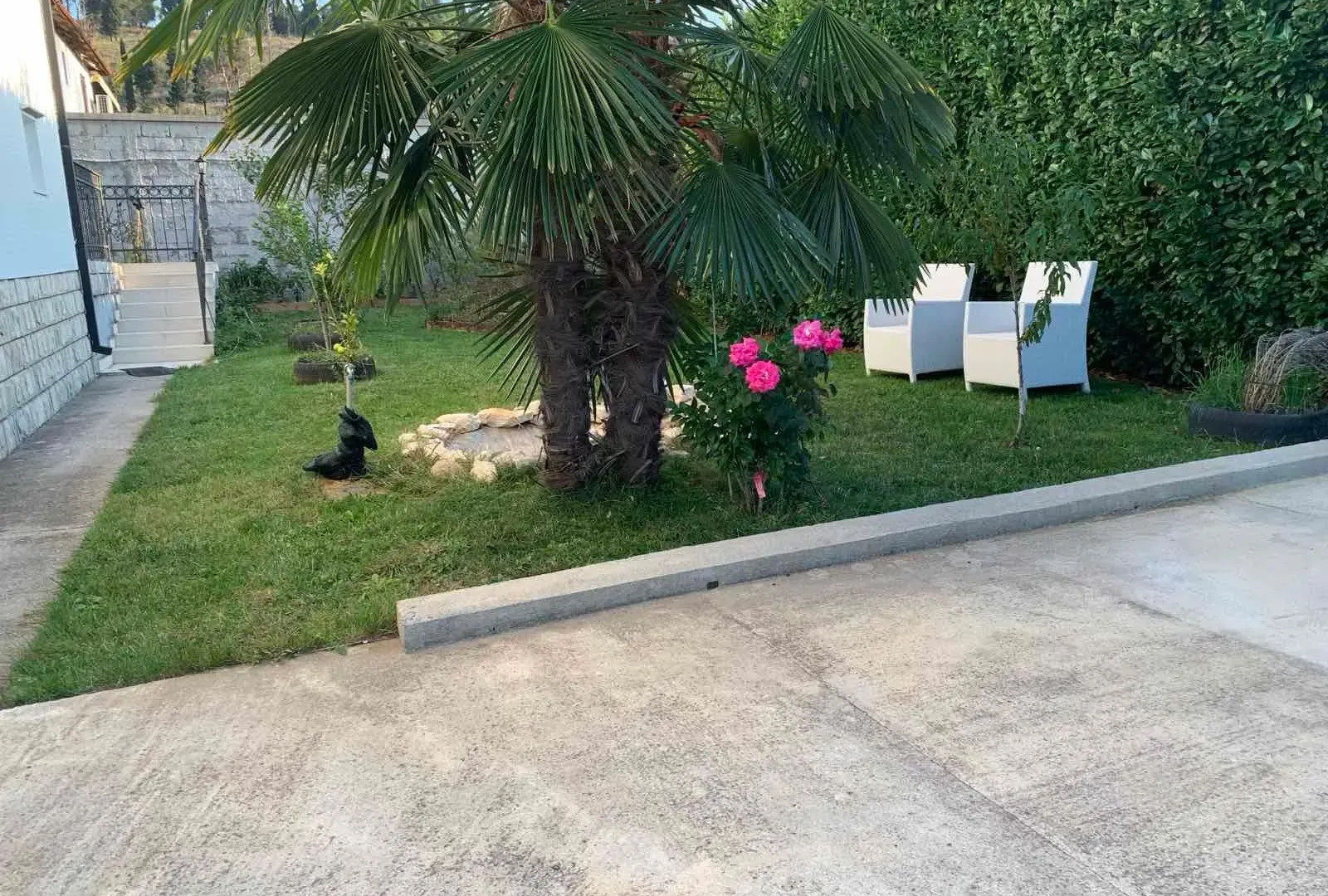 Rent, house, 250m², Zagorič, Podgorica