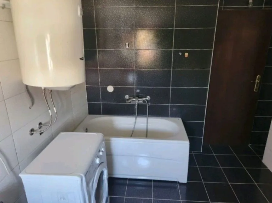 Prodaja, trosoban stan, 57m², Stara varoš, Nikšić