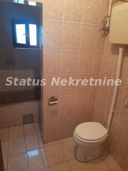 Prodaja, kuća, 200m², Futog, Novi Sad Sve Podlokacije