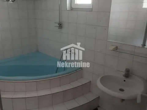 Izdavanje, kuća, 180m², Čukarica, Beograd - image 12