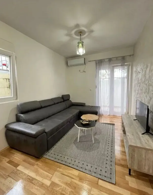 Izdavanje, dvosoban stan, 52m², Zabjelo, Podgorica