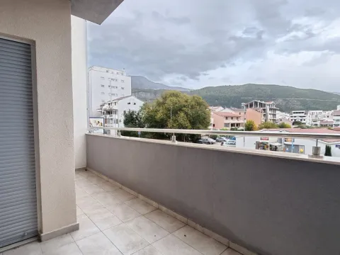 Izdavanje, jednosoban stan, 45m², Budva, Crna Gora - image 25