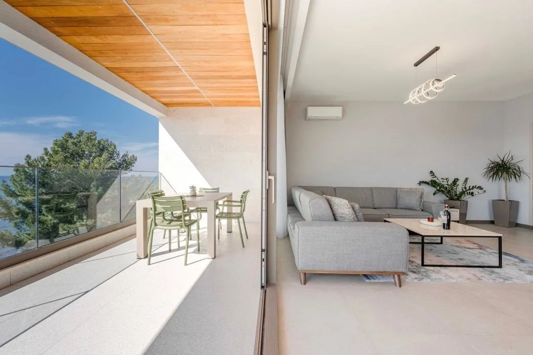 Izdavanje, dvosoban stan, 79m², Šušanj, Bar