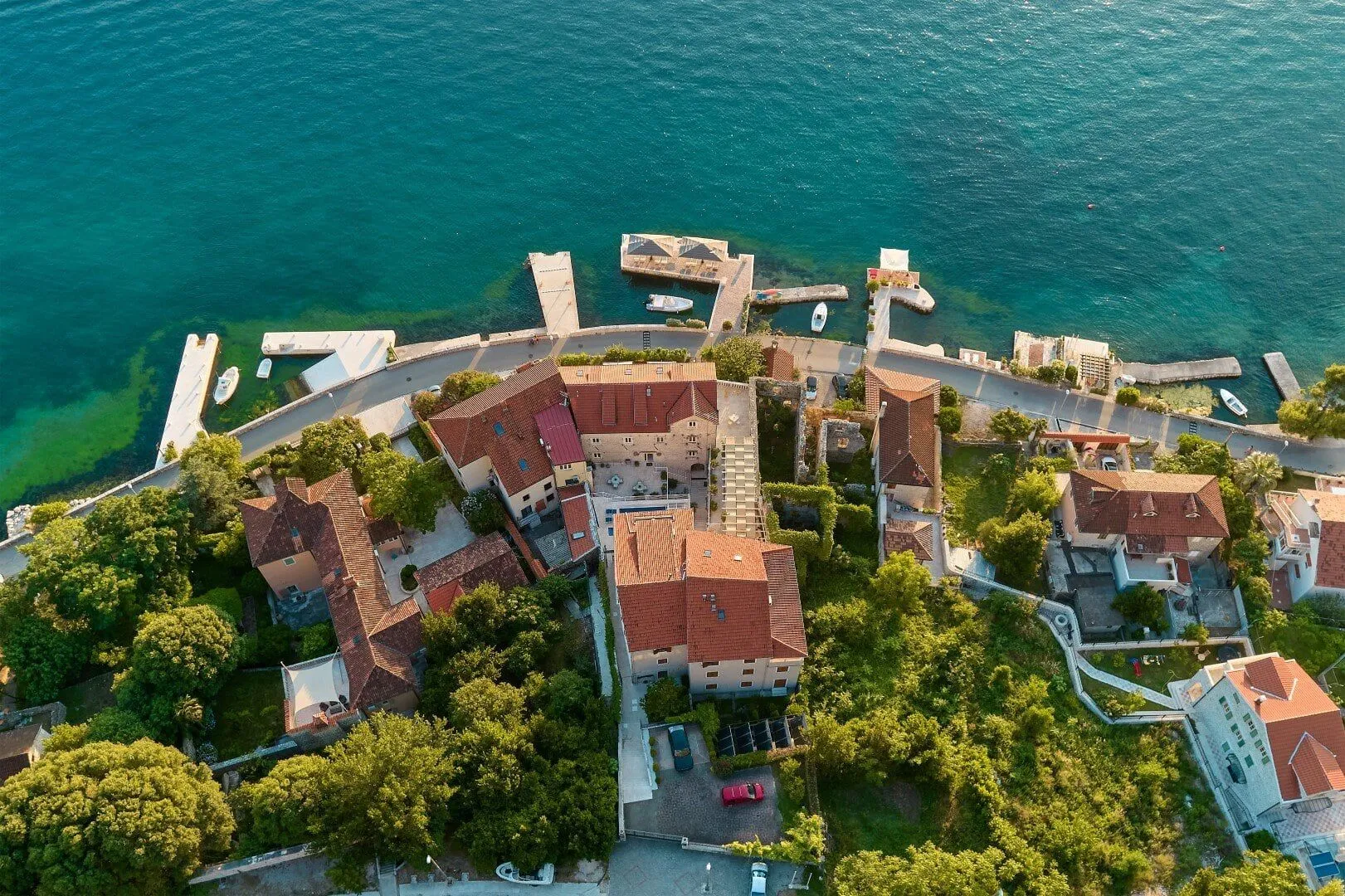 Rent, house, 2117m², Kotor, Crna Gora