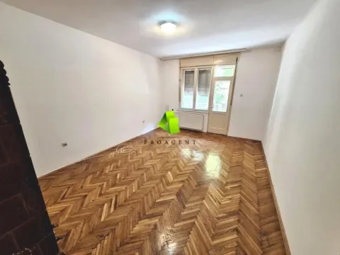 Izdavanje, trosoban stan, 66m², Medijana, Niš