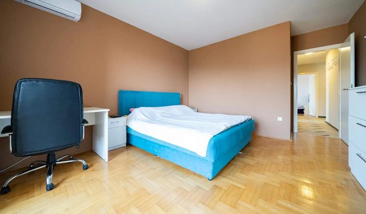 Prodaja, trosoban stan, 90m², Seoce, Budva