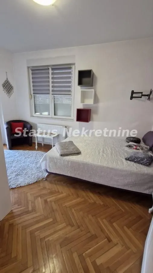 Prodaja, četvorosoban stan, 120m², Centar, Novi Sad