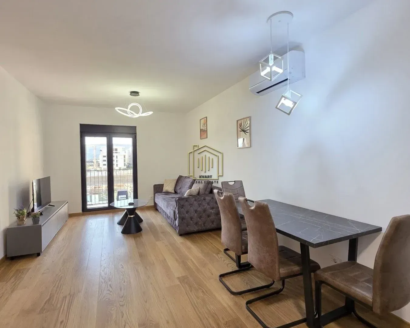 Izdavanje, jednosoban stan, 600m², New City, Podgorica