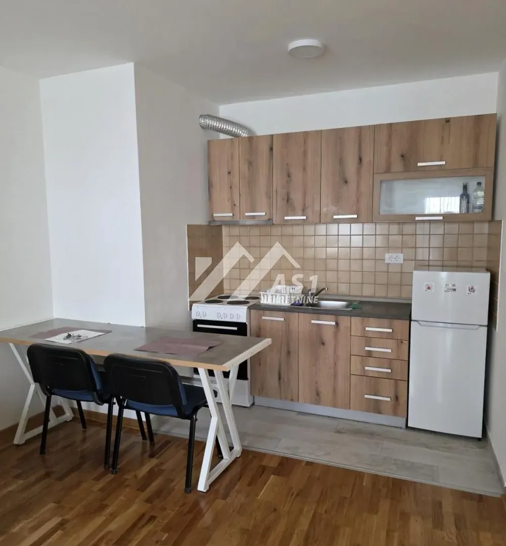 Izdavanje, jednosoban stan, 40m², Salajka, Novi Sad Sve Podlokacije