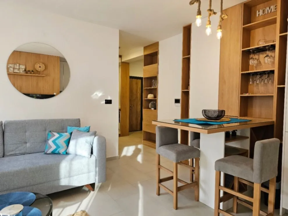 Izdavanje, jednosoban stan, 54m², Bijela, Herceg Novi