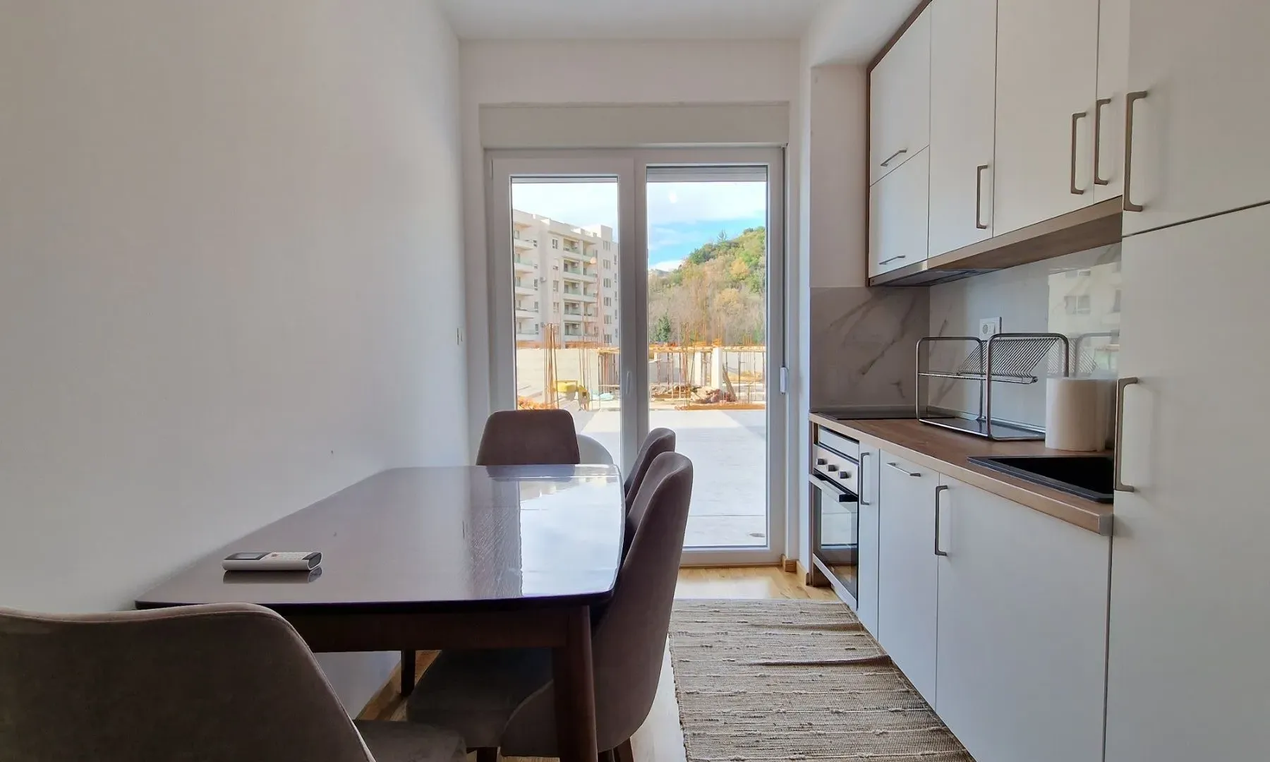 Izdavanje, jednosoban stan, 35m², Bečići, Budva