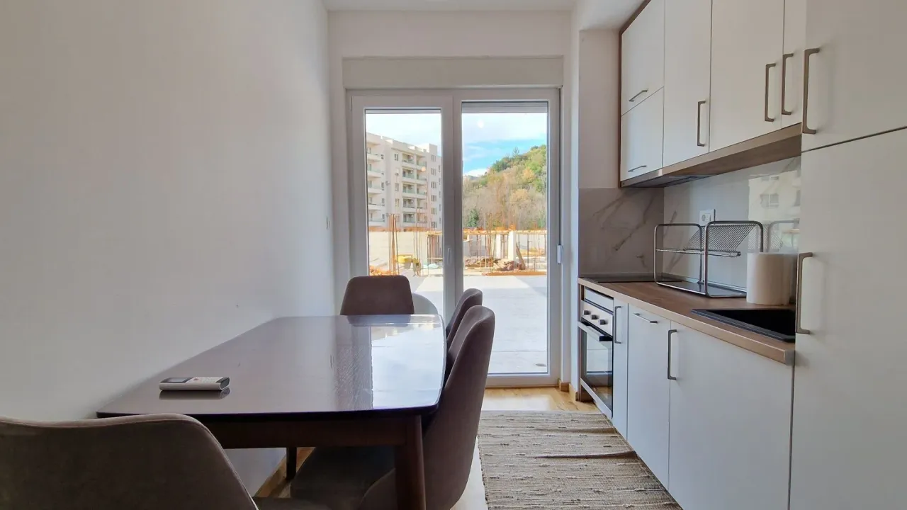 Izdavanje, jednosoban stan, 35m², Bečići, Budva