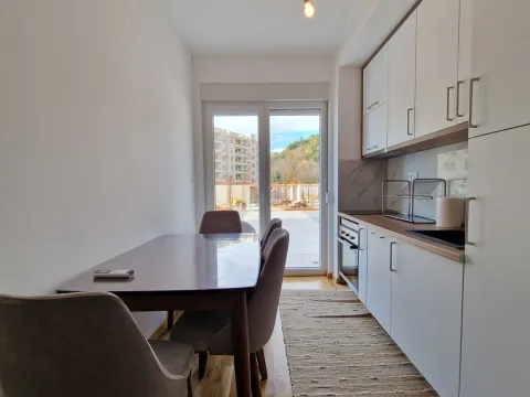Izdavanje, jednosoban stan, 35m², Bečići, Budva