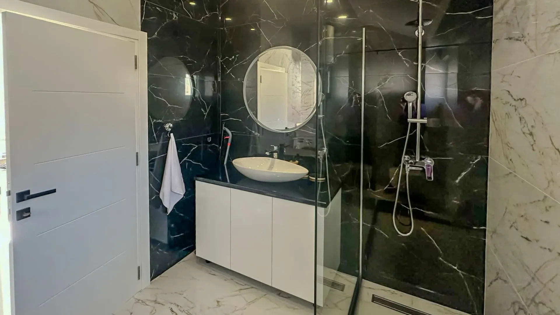 Izdavanje, dvosoban stan, 102m², Seljanovo, Tivat