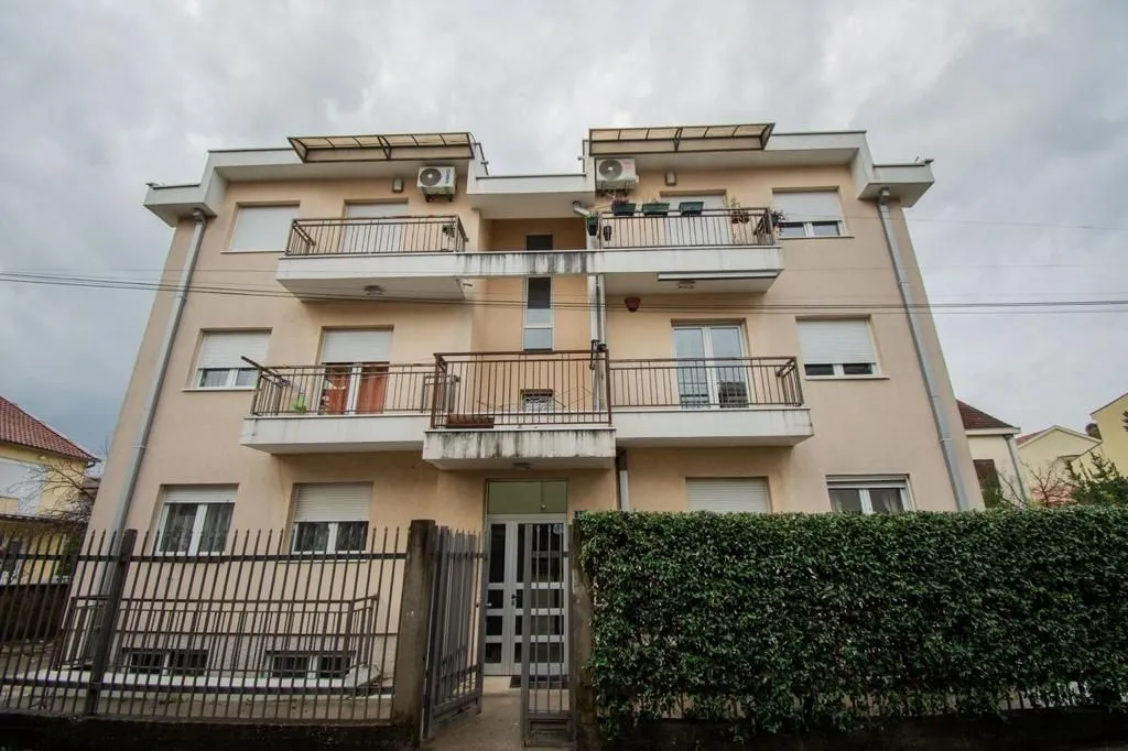 Rent, four bedroom apartment, 80m², Blok 9, Podgorica