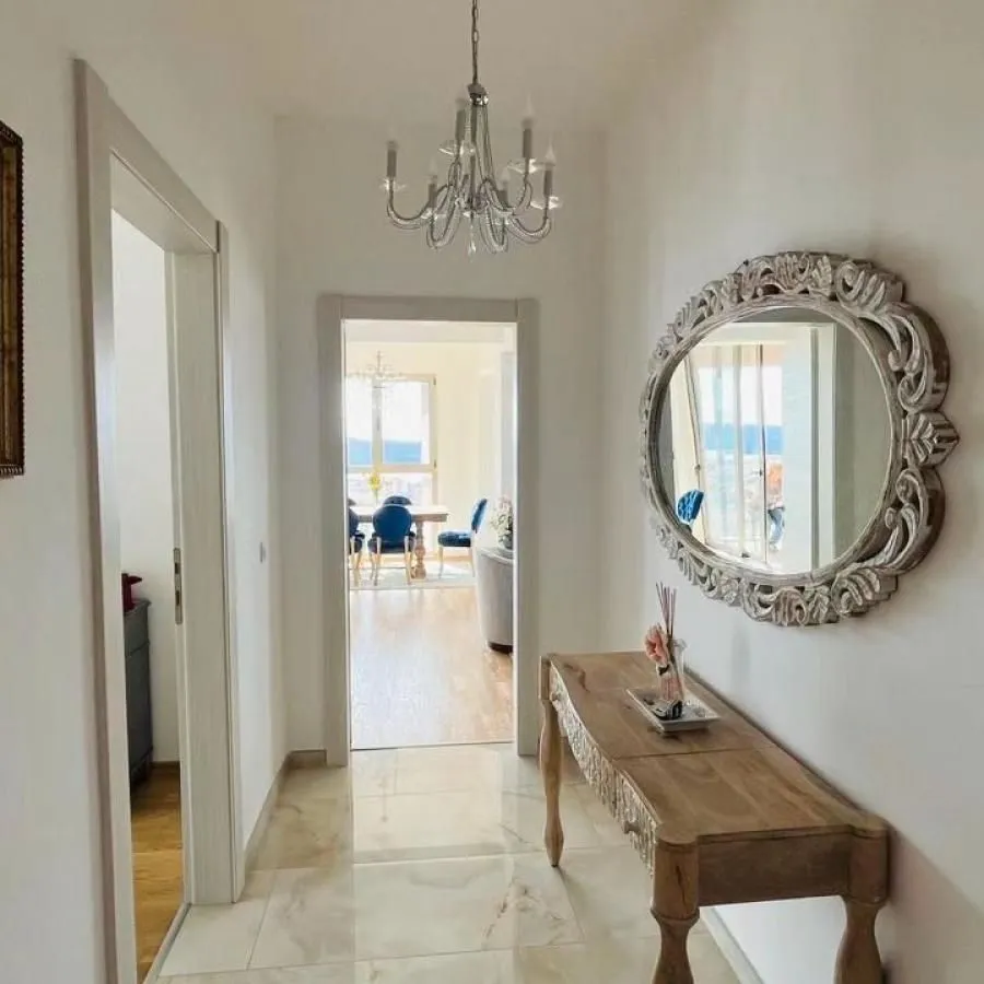 Prodaja, trosoban stan, 120m², Tivat, Crna Gora