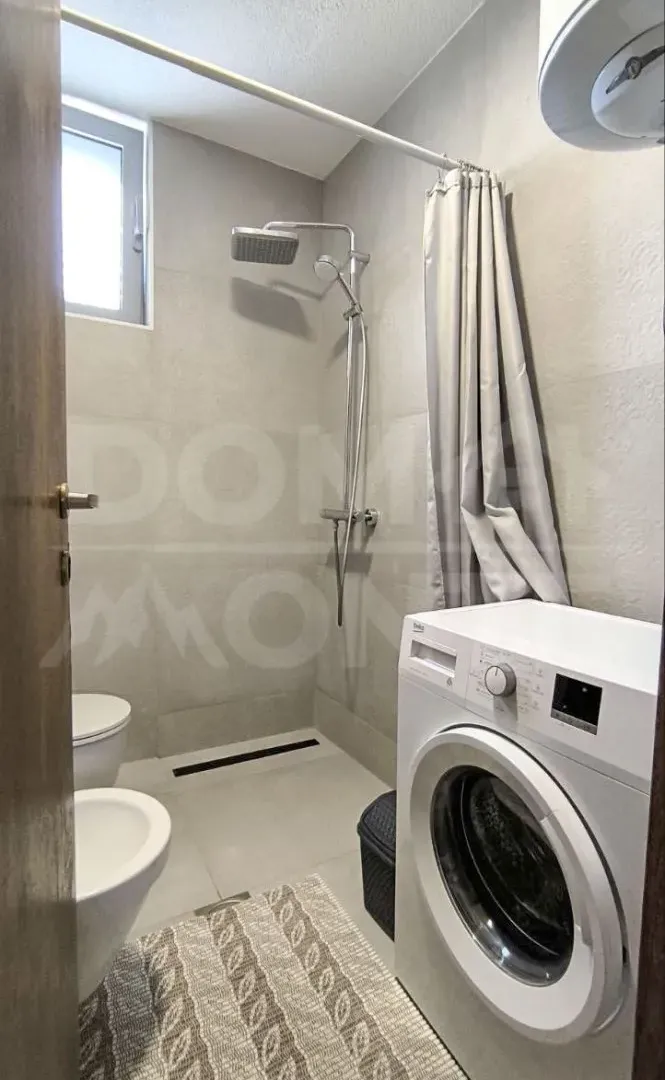 Izdavanje, jednosoban stan, 47m², Tivat, Crna Gora