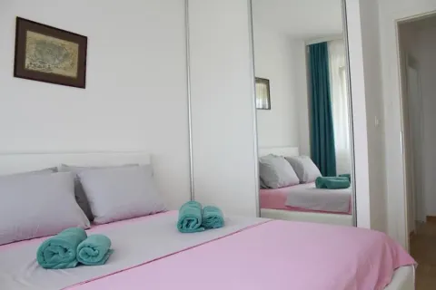 Izdavanje, trosoban stan, 120m², Centar, Budva - image 7