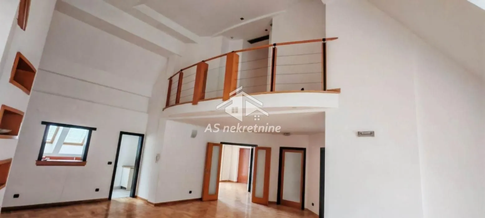 Prodaja, stan, 207m², Kalenić Pijaca, Vračar Sve Podlokacije