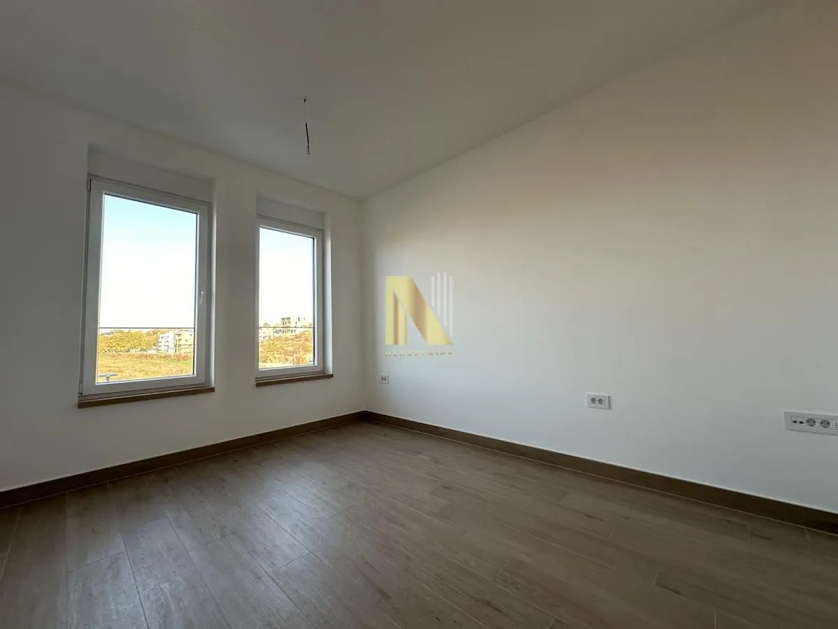 Prodaja, četvorosoban stan, 154m², Alibegovac, Petrovaradin