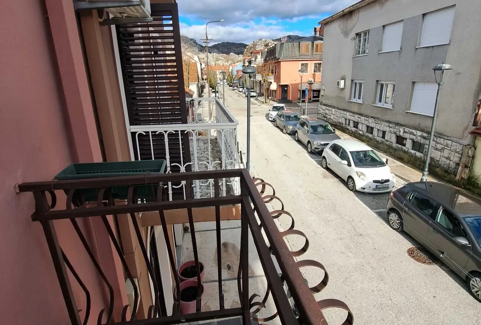 Izdavanje, jednosoban stan, 55m², Centar, Cetinje