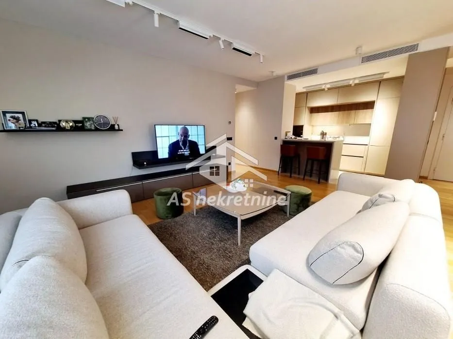 Izdavanje, četvorosoban stan, 120m², Stari Grad, Beograd