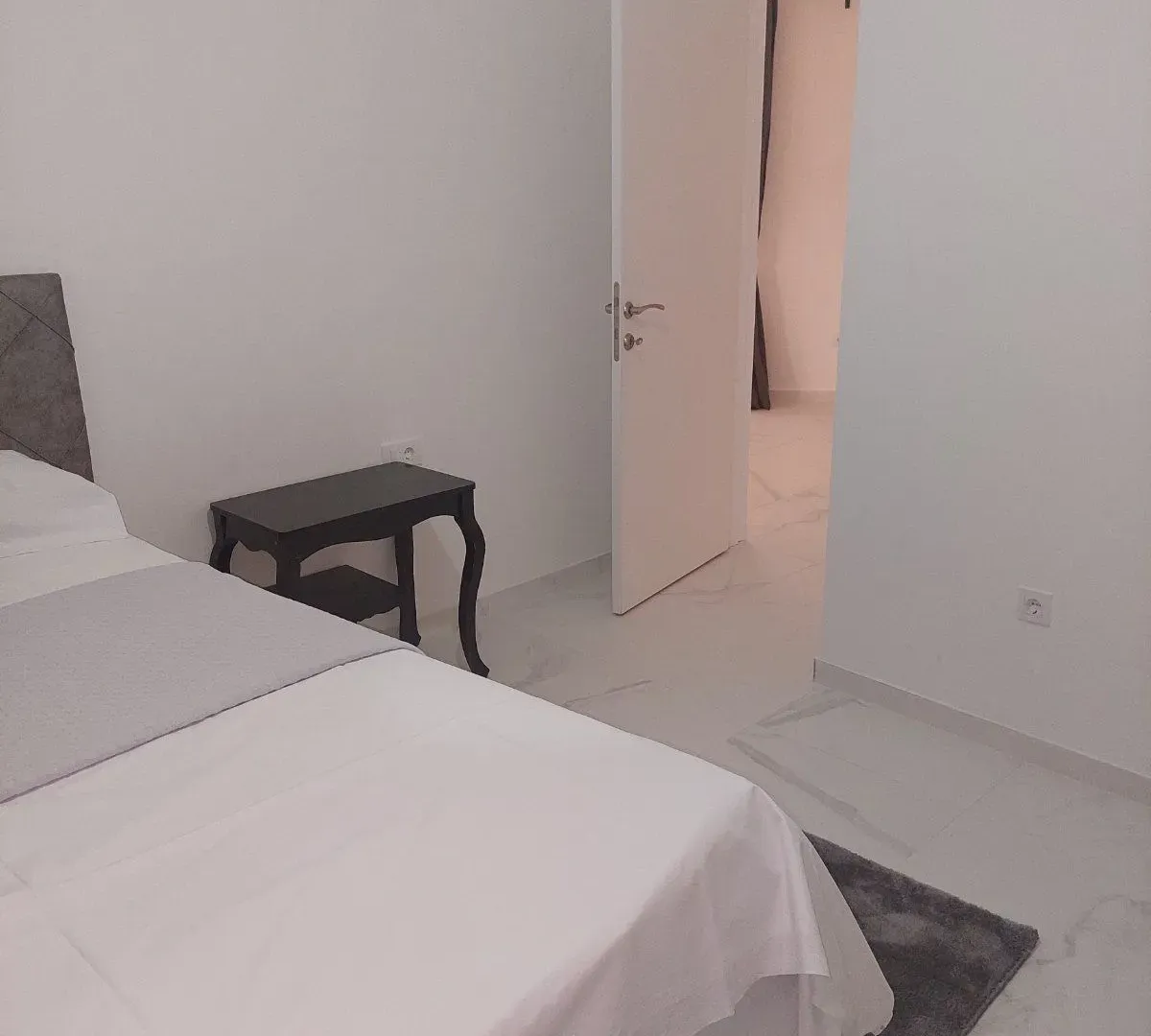 Rent, one bedroom apartment, 69m², Slovenska Plaža, Budva
