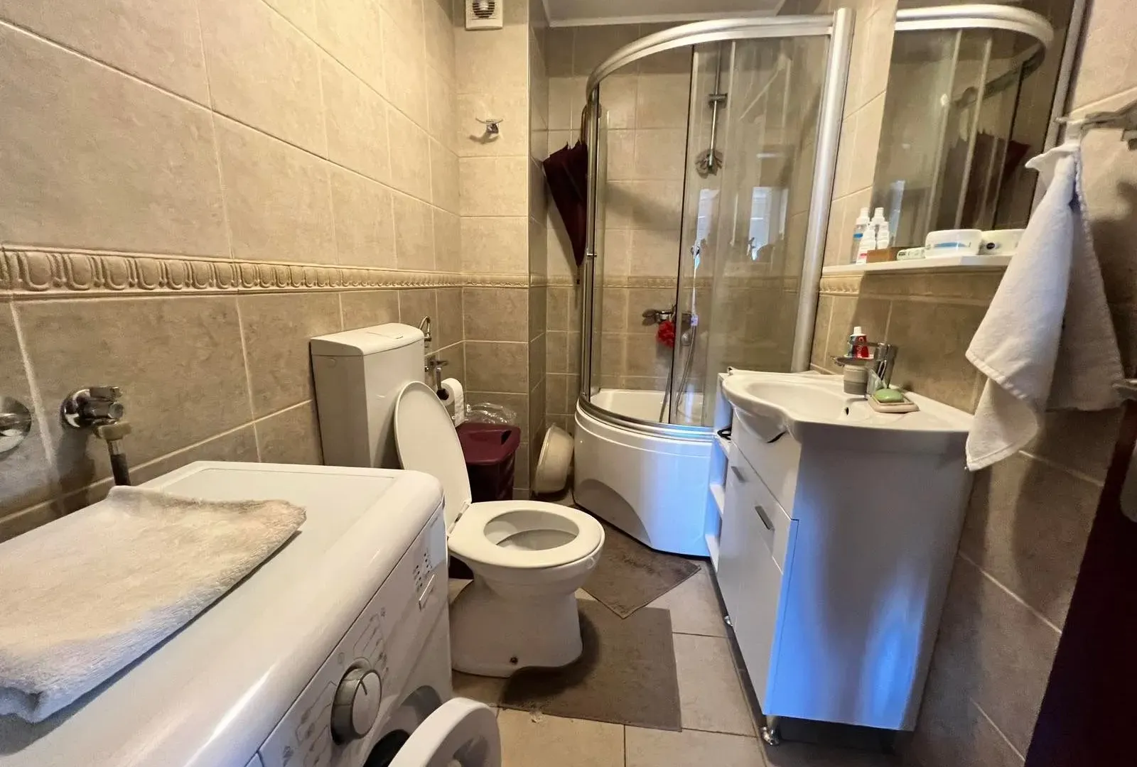 Izdavanje, jednosoban stan, 51m², 1 maj, Podgorica