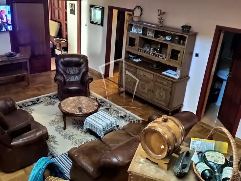 Prodaja, kuća, 221m², Jajinci, Voždovac Sve Podlokacije - image 11