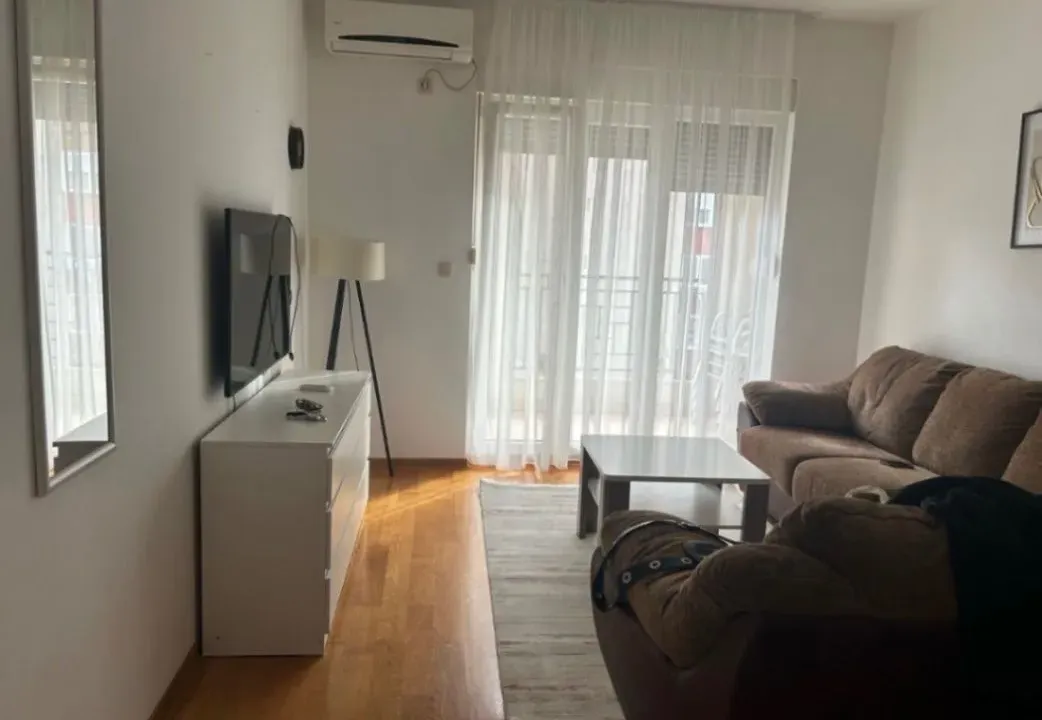 Izdavanje, jednosoban stan, 47m², Blok 6, Podgorica