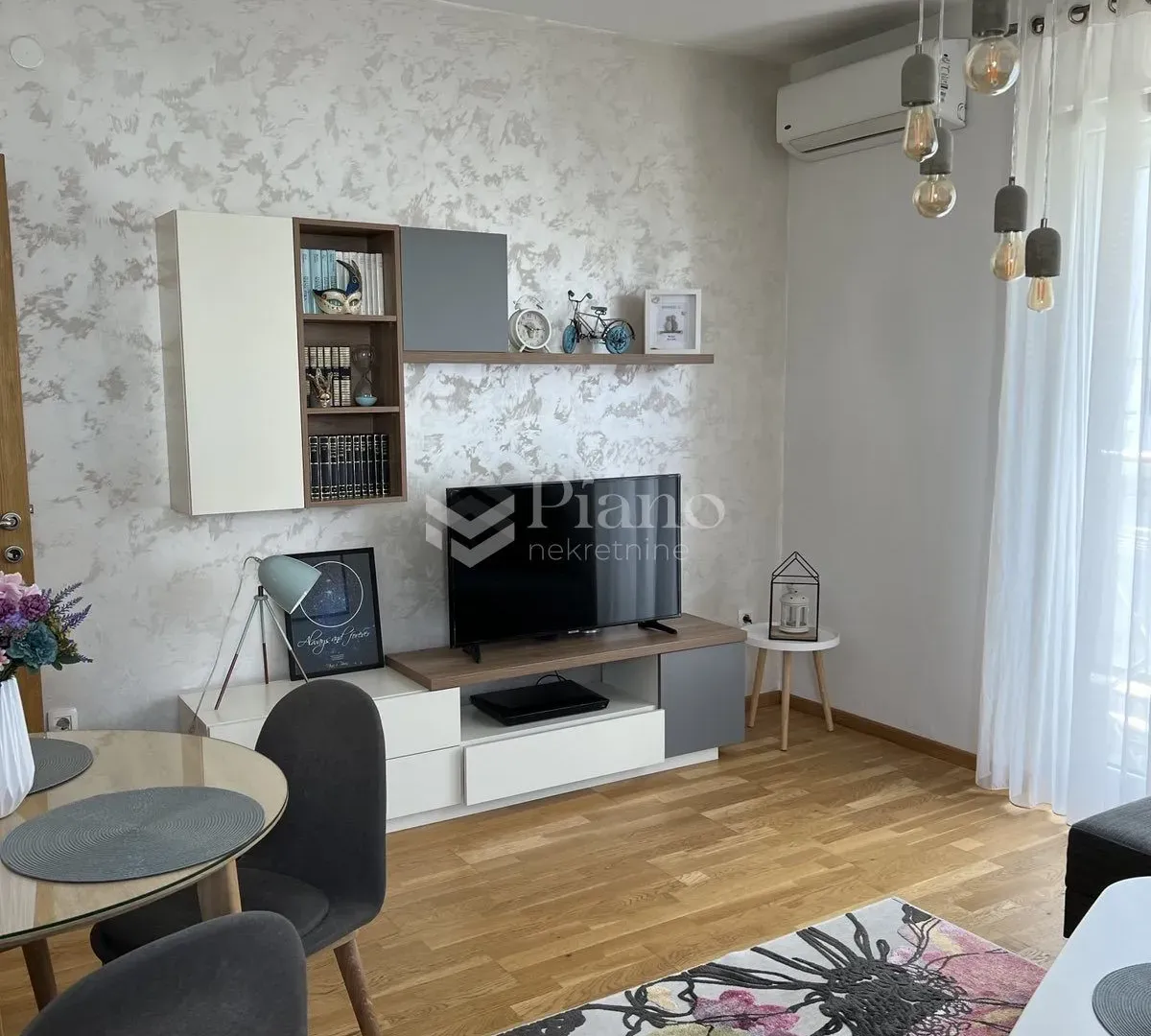 Izdavanje, jednosoban stan, 40m², Blok 9, Podgorica