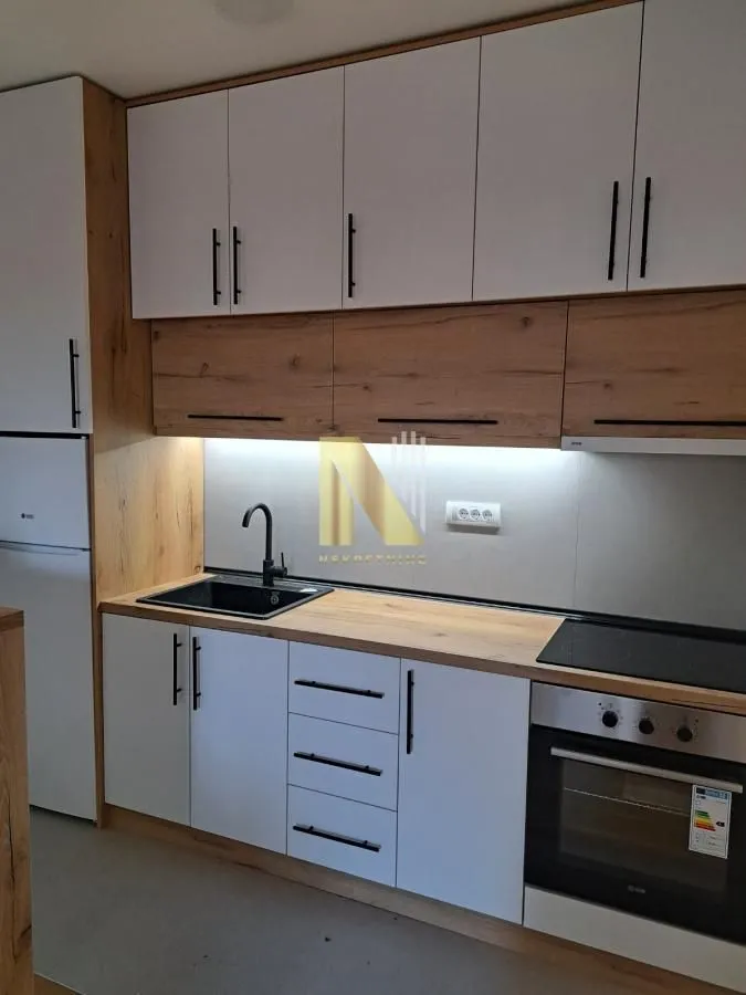 Izdavanje, dvosoban stan, 43m², Salajka, Novi Sad Sve Podlokacije