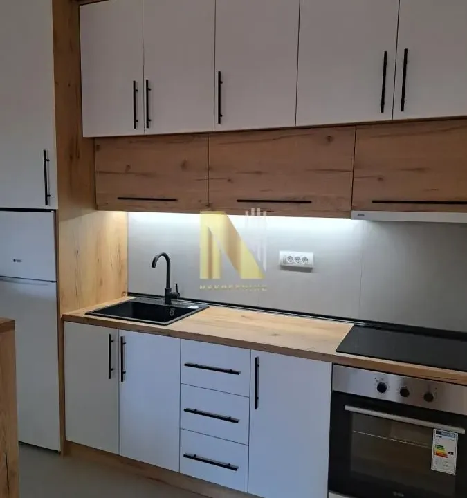 Izdavanje, dvosoban stan, 43m², Salajka, Novi Sad Sve Podlokacije