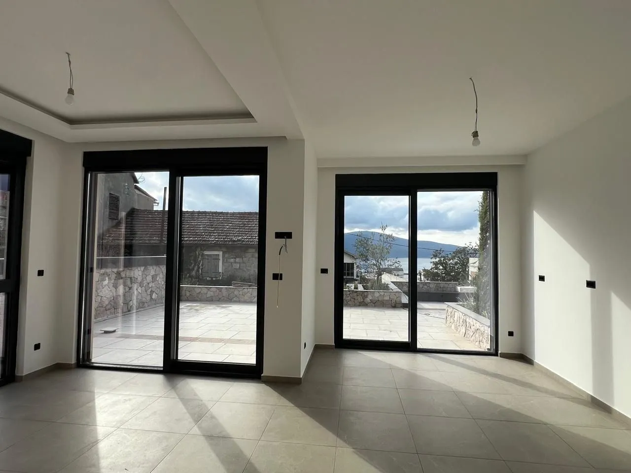 Prodaja, četvorosoban stan, 124m², Tivat, Crna Gora