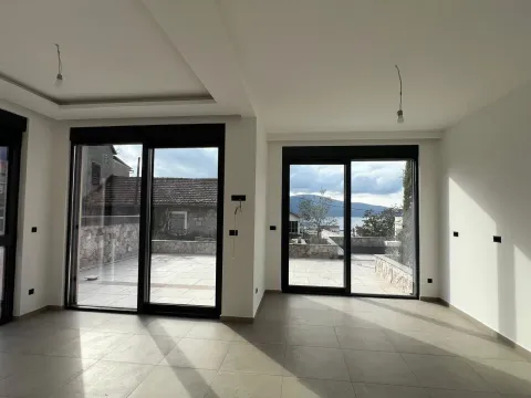 Prodaja, četvorosoban stan, 124m², Tivat, Crna Gora - image 10