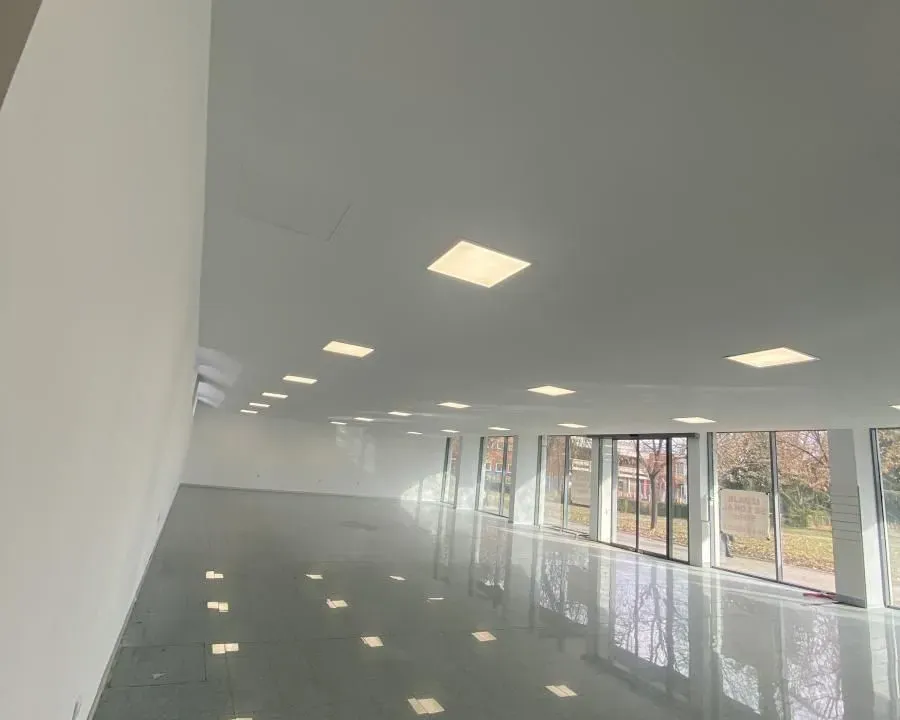 Izdavanje, poslovni prostor, 528m², Dom zdravlja, Niš