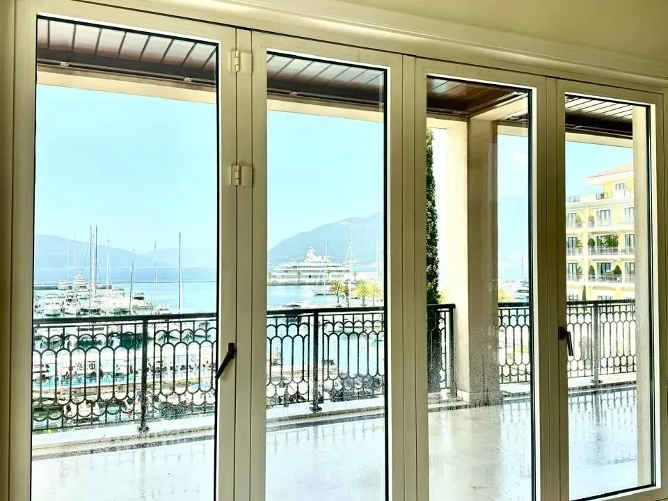 Prodaja, trosoban stan, 223m², Tivat, Crna Gora