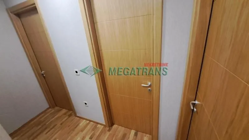 Izdavanje, četvorosoban stan, 130m², Bulevar Evrope, Novi Sad Sve Podlokacije