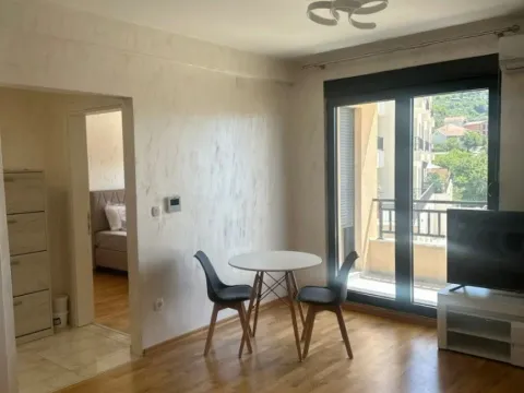 Rent, two bedroom apartment, 75m², Pod Kuk, Tivat - image 2