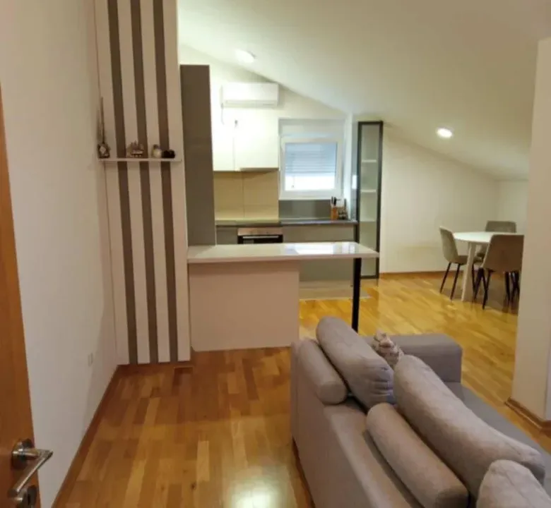 Izdavanje, jednosoban stan, 50m², Kava, Tivat