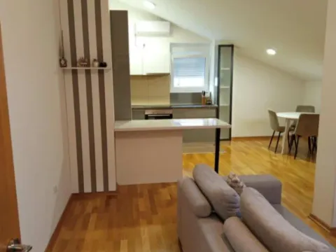 Izdavanje, jednosoban stan, 50m², Kava, Tivat