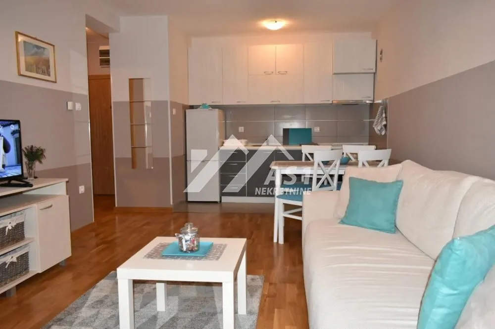Izdavanje, dvosoban stan, 42m², Podbara, Novi Sad Sve Podlokacije
