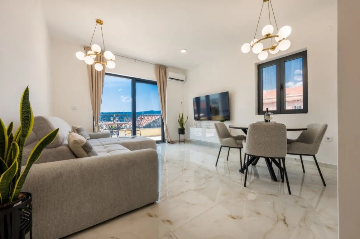 Izdavanje, jednosoban stan, 59m², Tivat, Crna Gora